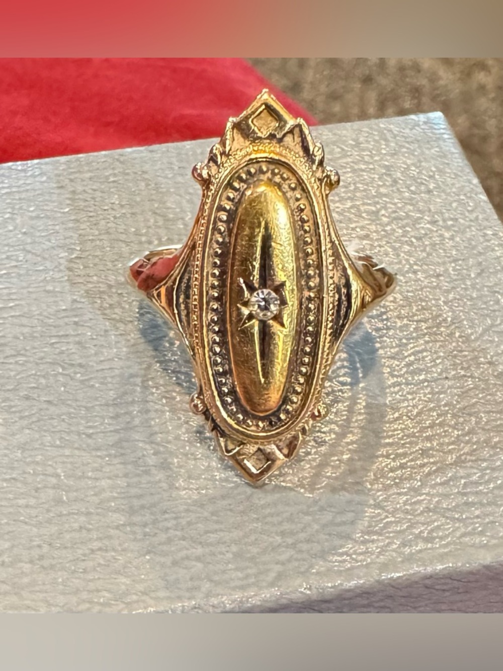 Vintage 1976 Avon Kensington Ring, Antique Gold Tone, Oval, 1 Clear Stone Sz 6-7